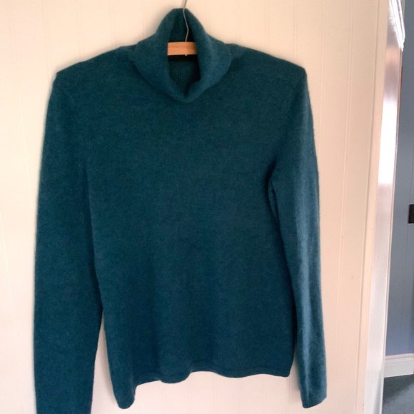 Lord and Taylor Cashmere Turtle Neck Sweater - Picture 1 of 5
